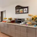 Days Inn By Wyndham Ottawa Airport 