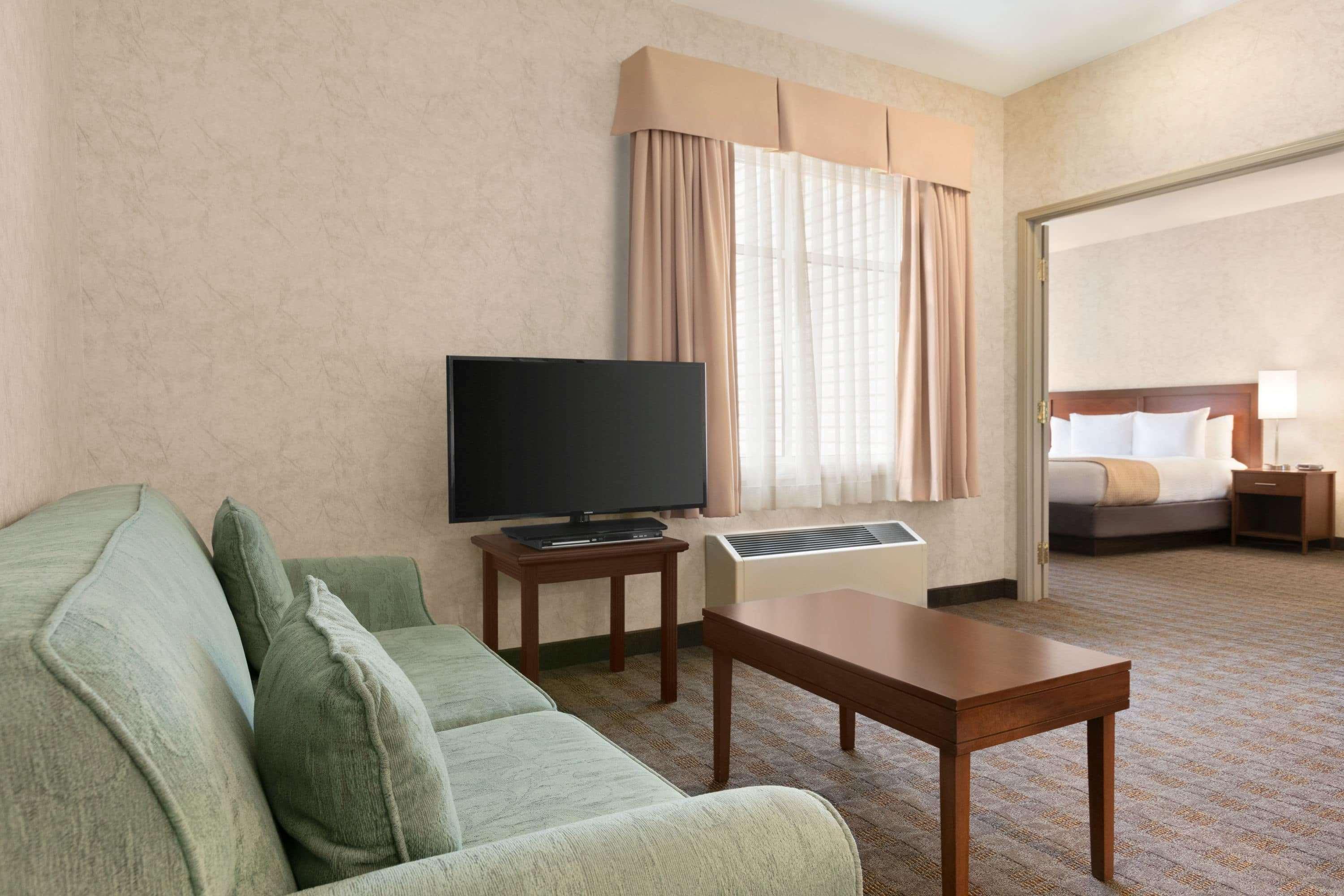 Days By Wyndham Airport Ottawa