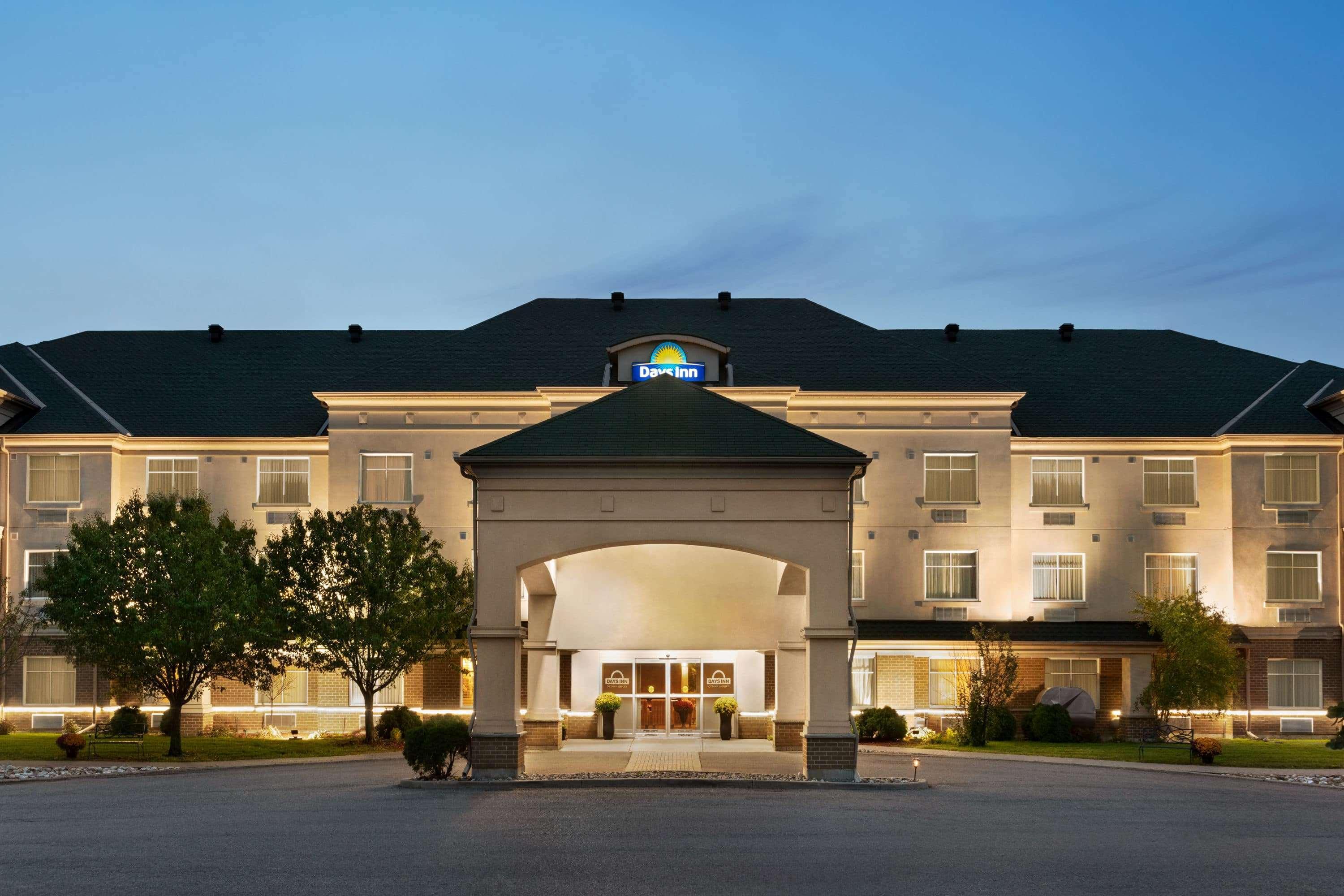 Days By Wyndham Airport Hotel