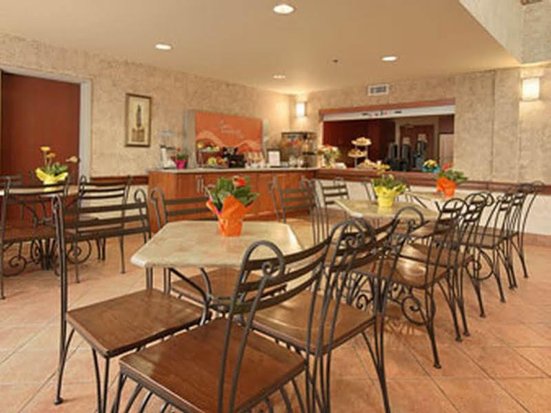 Days By Wyndham Airport Hotel